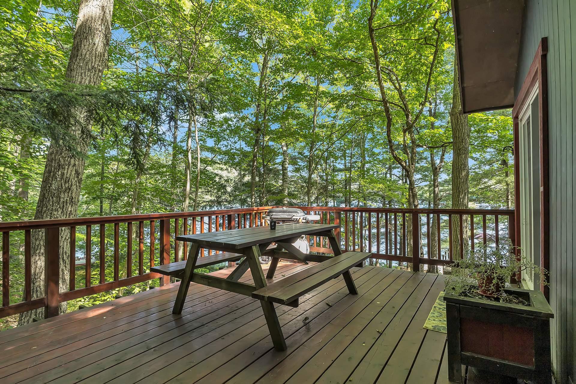 









24


Ch. du Lac-Barnes

,
Val-des-Monts,




QC
J8N6E4

