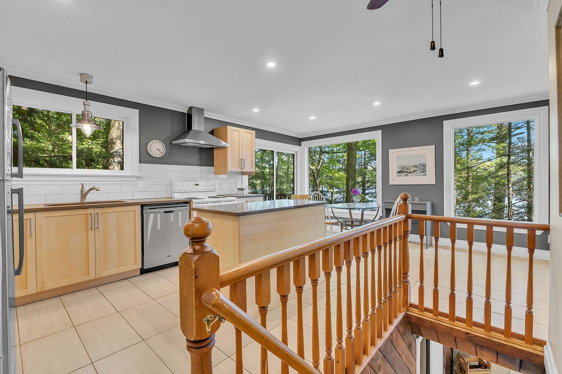 









24


Ch. du Lac-Barnes

,
Val-des-Monts,




QC
J8N6E4

