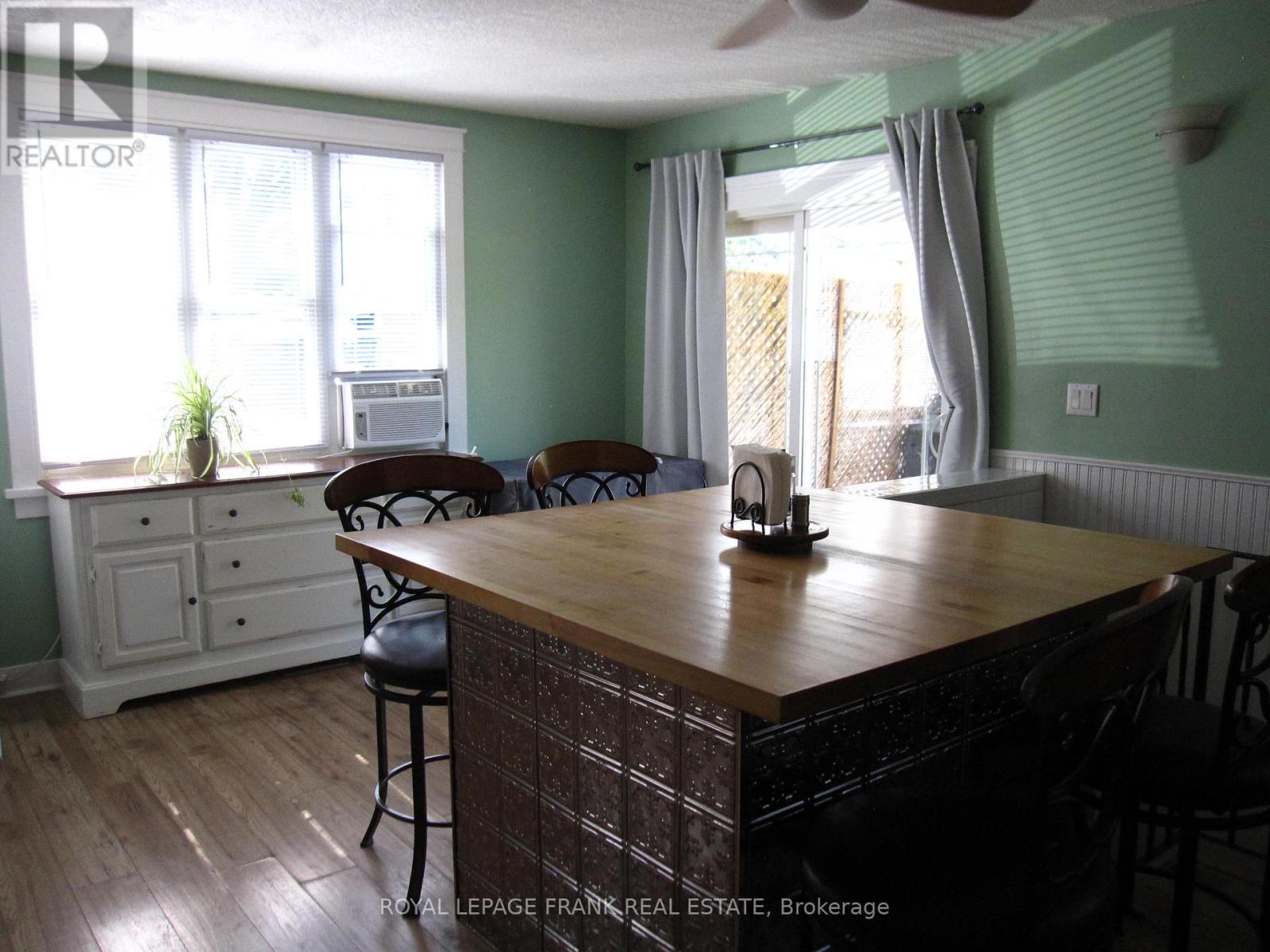 












78 QUEEN STREET

,
Kawartha Lakes (Lindsay),




Ontario
K9V1G4

