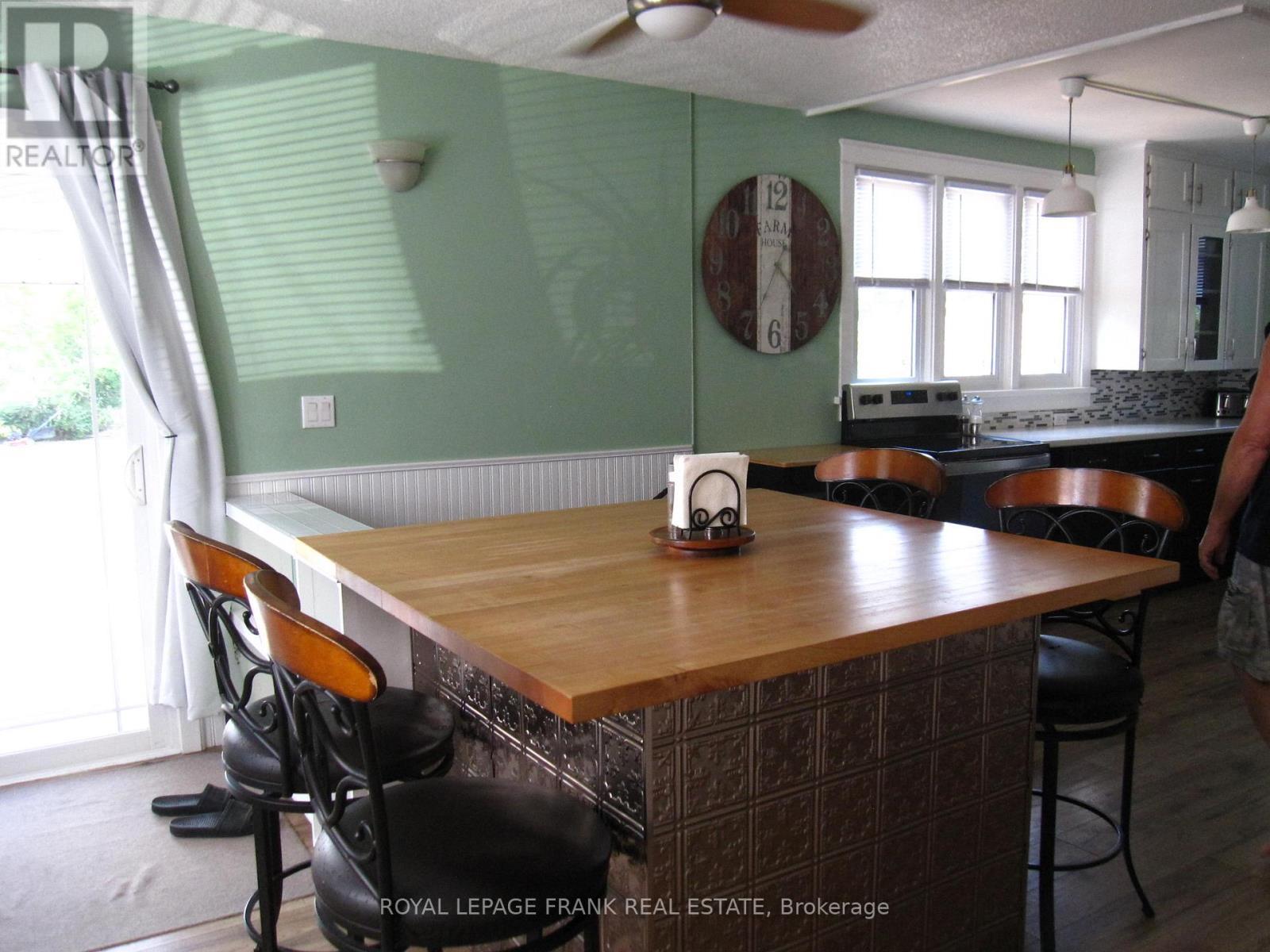 












78 QUEEN STREET

,
Kawartha Lakes (Lindsay),




Ontario
K9V1G4

