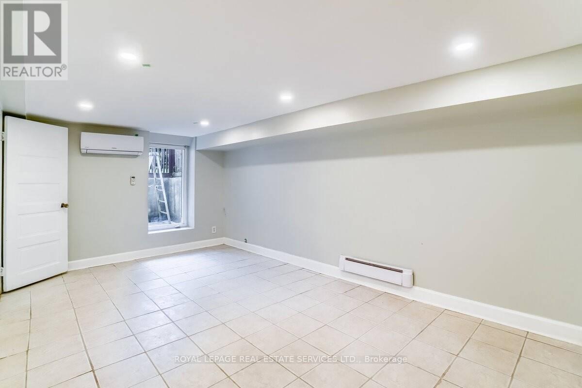 












301 - 31 TYNDALL AVENUE

,
Toronto,




Ontario
M6K2E9

