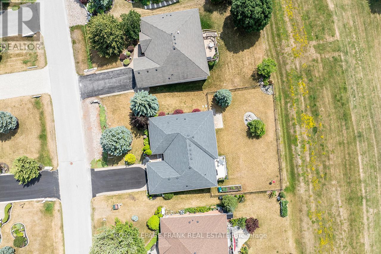 












202 SOUTHCREST DRIVE

,
Kawartha Lakes (Mariposa),




Ontario
L0C1G0

