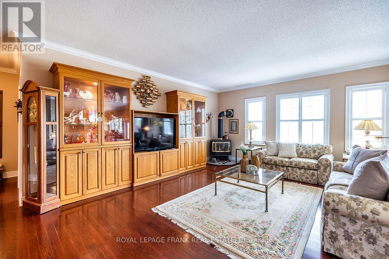 












202 SOUTHCREST DRIVE

,
Kawartha Lakes (Mariposa),




Ontario
L0C1G0

