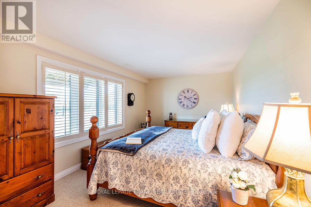 












202 SOUTHCREST DRIVE

,
Kawartha Lakes (Mariposa),




Ontario
L0C1G0

