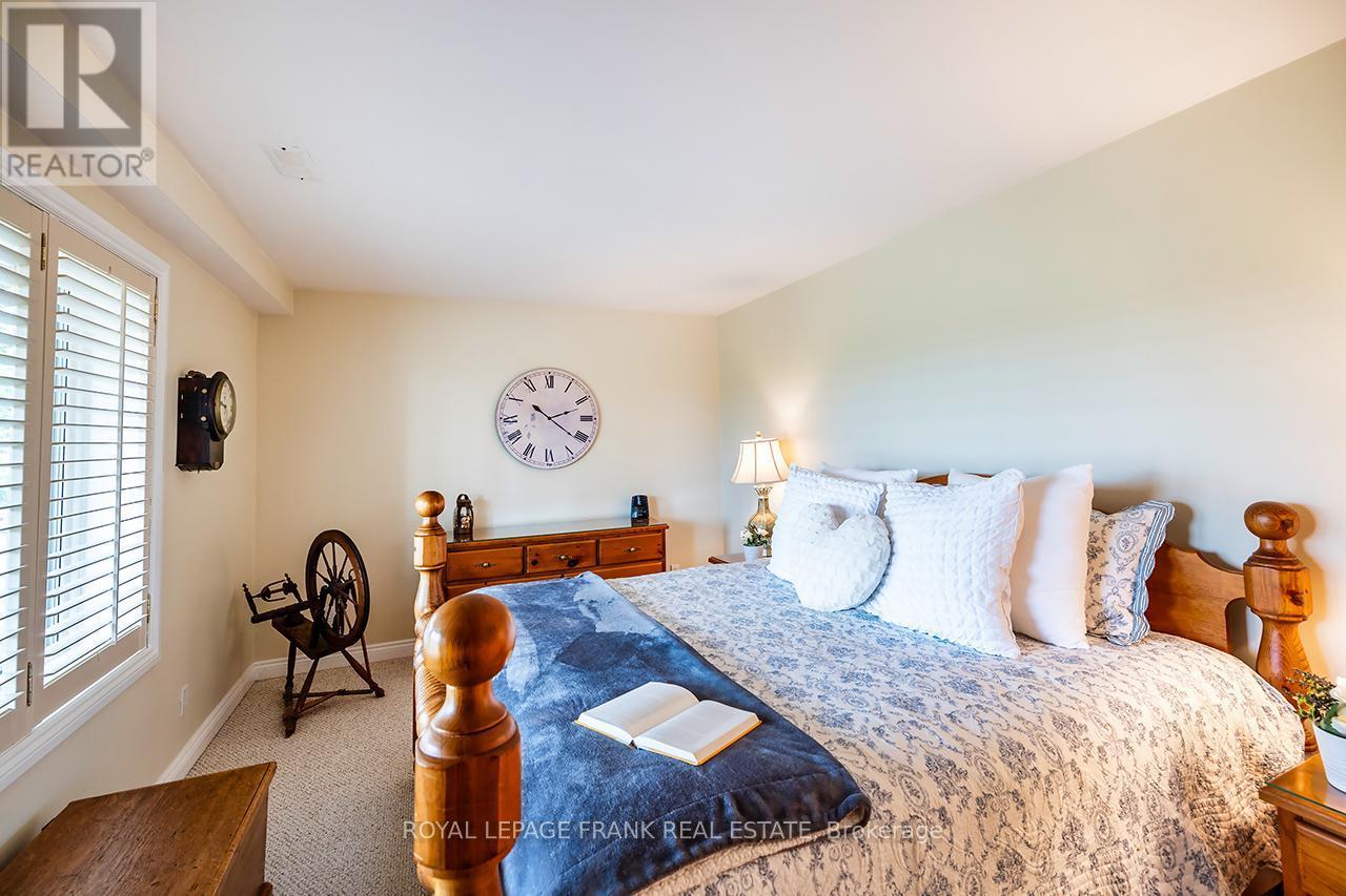 












202 SOUTHCREST DRIVE

,
Kawartha Lakes (Mariposa),




Ontario
L0C1G0

