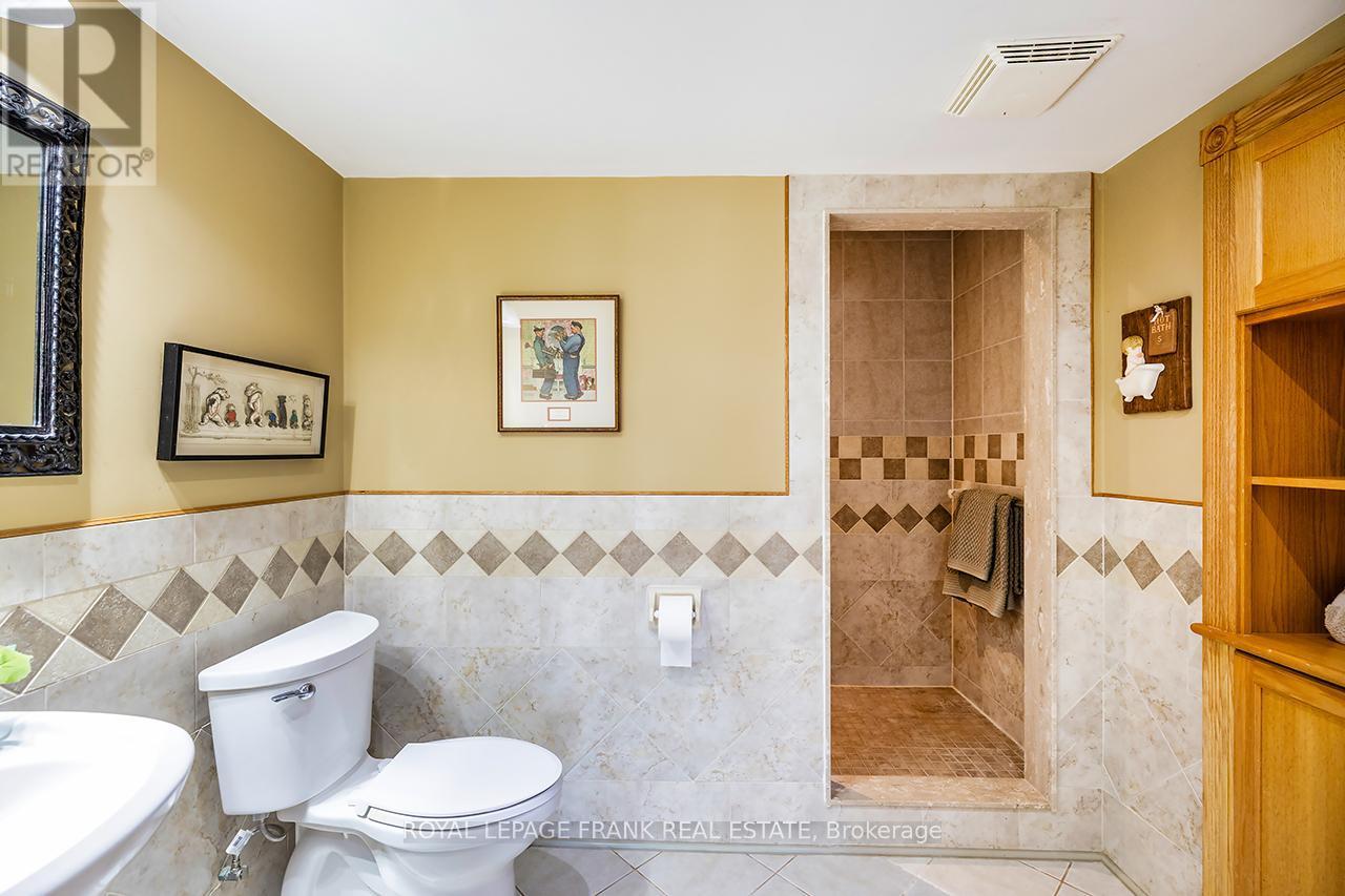 












202 SOUTHCREST DRIVE

,
Kawartha Lakes (Mariposa),




Ontario
L0C1G0

