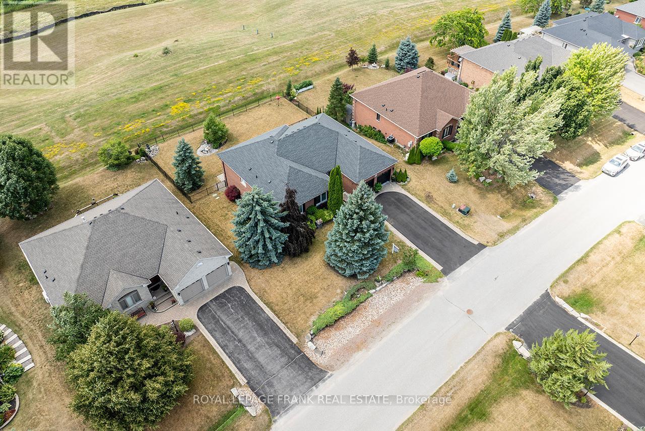 












202 SOUTHCREST DRIVE

,
Kawartha Lakes (Mariposa),




Ontario
L0C1G0


