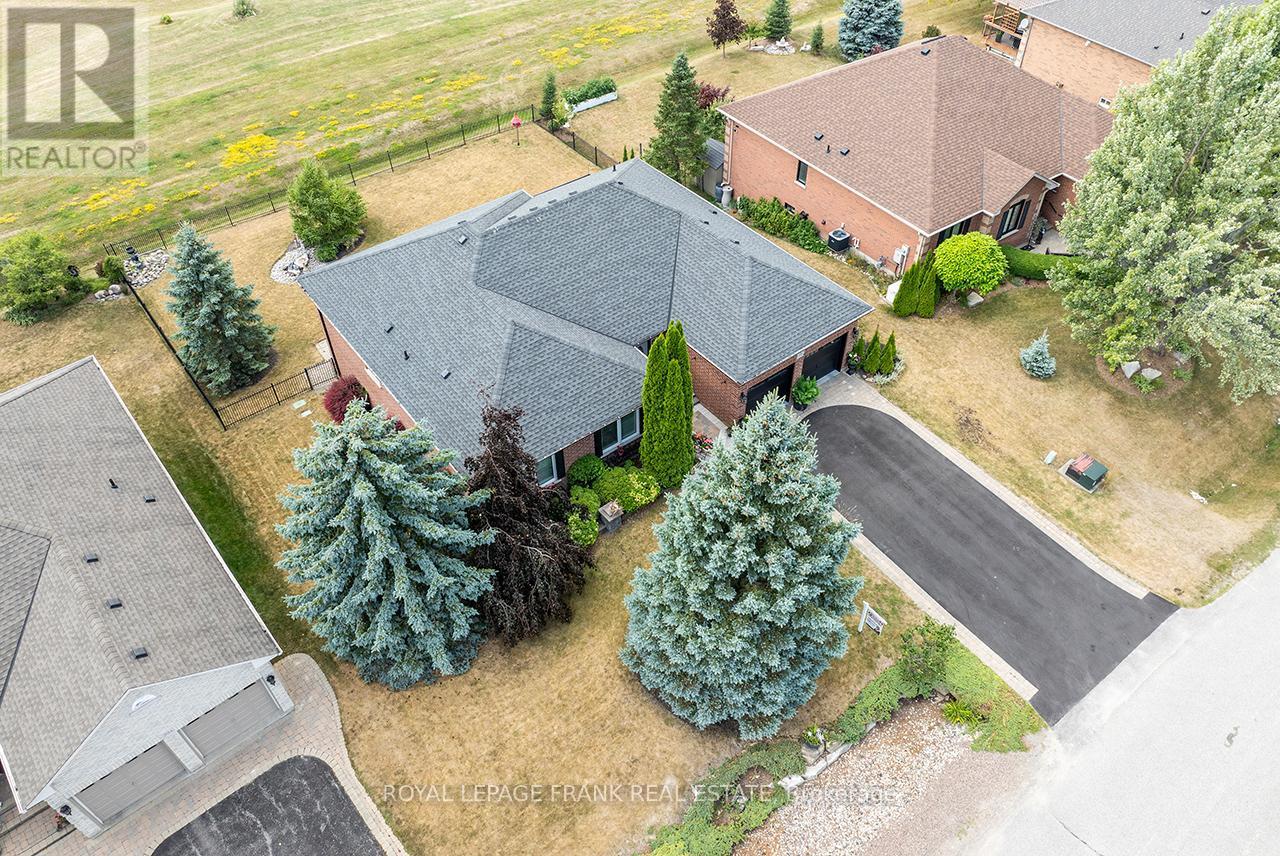 












202 SOUTHCREST DRIVE

,
Kawartha Lakes (Mariposa),




Ontario
L0C1G0

