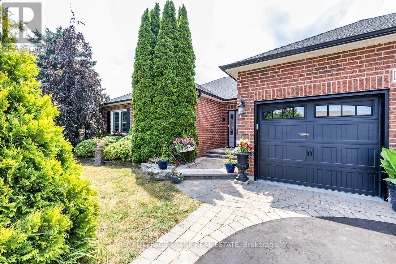 












202 SOUTHCREST DRIVE

,
Kawartha Lakes (Mariposa),




Ontario
L0C1G0

