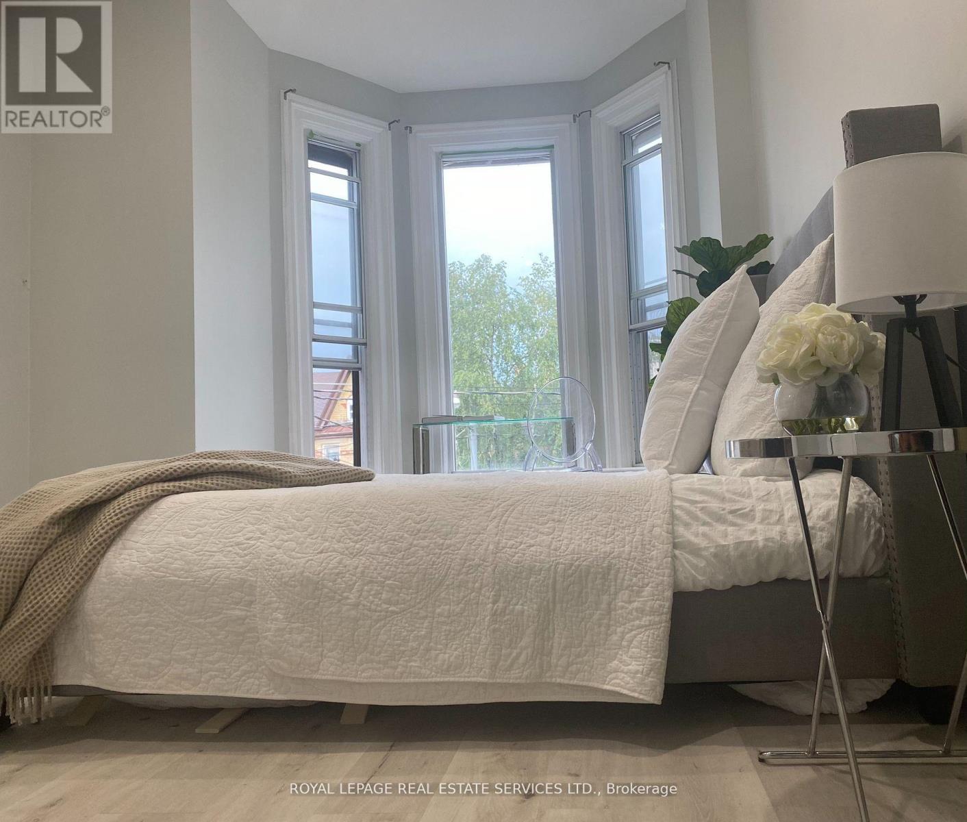 












201 - 206 CARLTON STREET

,
Toronto,




Ontario
M5A2L1

