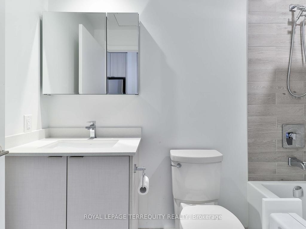 









1926


Lake Shore

Boulevard, 1212,
Toronto,




ON
M6S 1A1

