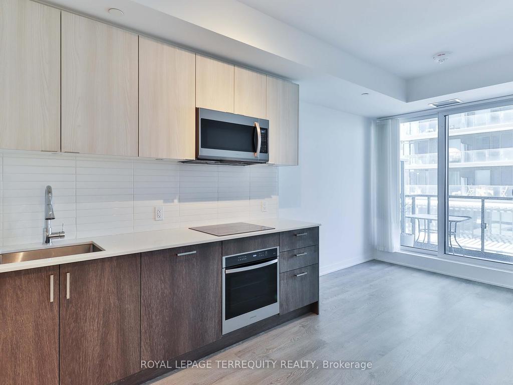 









1926


Lake Shore

Boulevard, 1212,
Toronto,




ON
M6S 1A1

