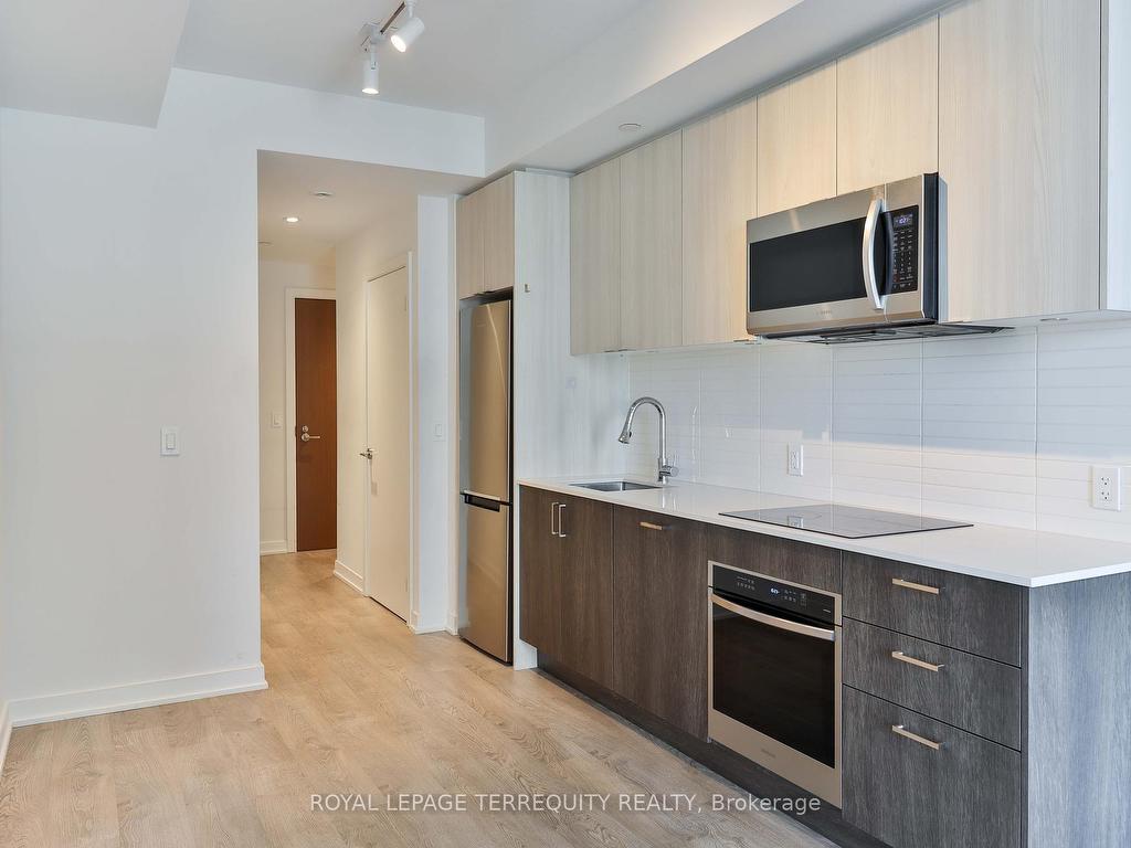 









1926


Lake Shore

Boulevard, 1212,
Toronto,




ON
M6S 1A1

