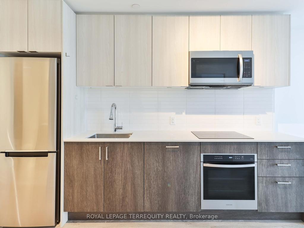 









1926


Lake Shore

Boulevard, 1212,
Toronto,




ON
M6S 1A1

