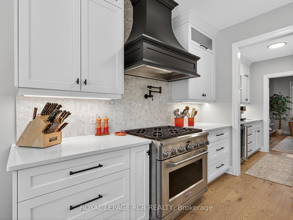 









42


Queen

Street,
Whitby,




ON
L1M 1C4

