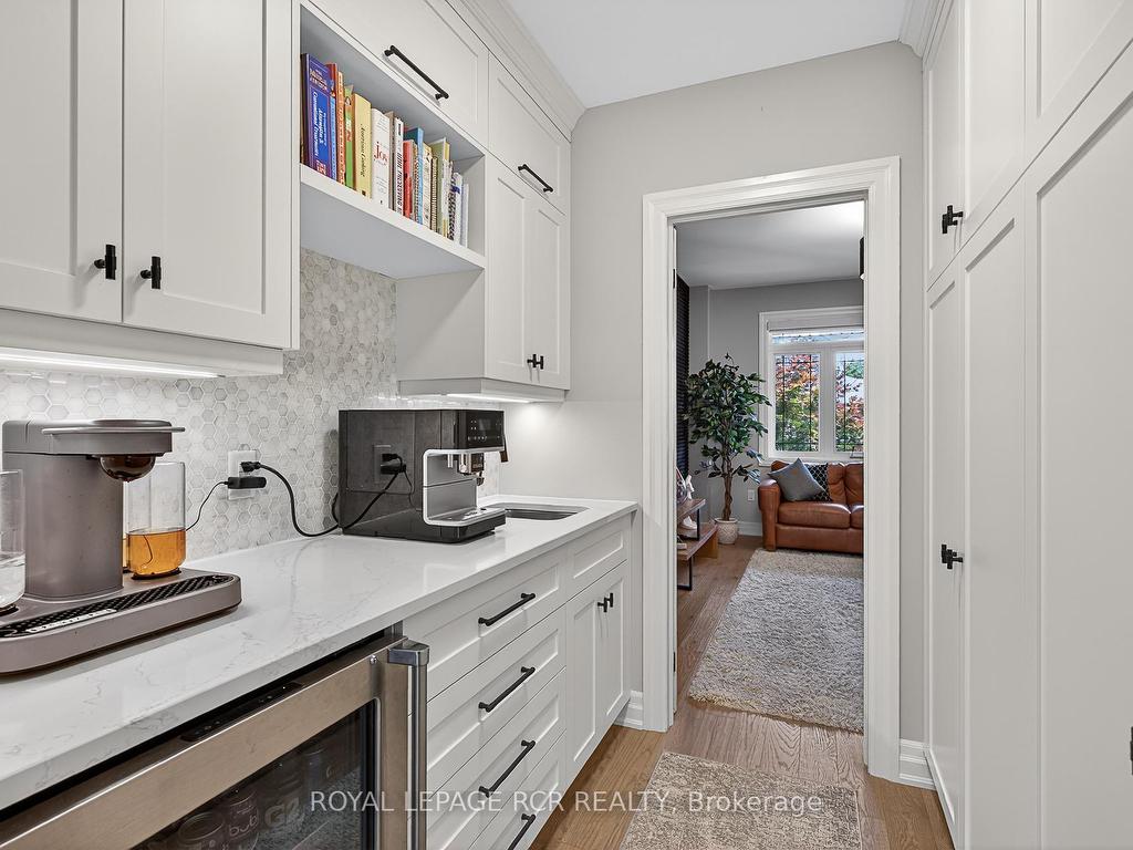 









42


Queen

Street,
Whitby,




ON
L1M 1C4

