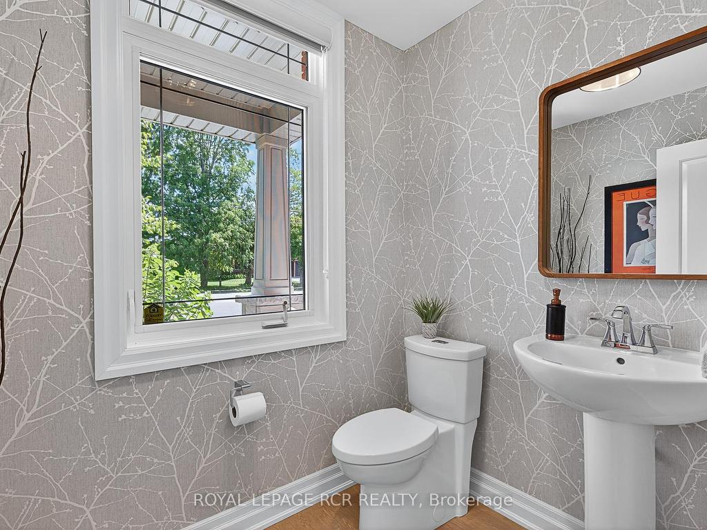 









42


Queen

Street,
Whitby,




ON
L1M 1C4

