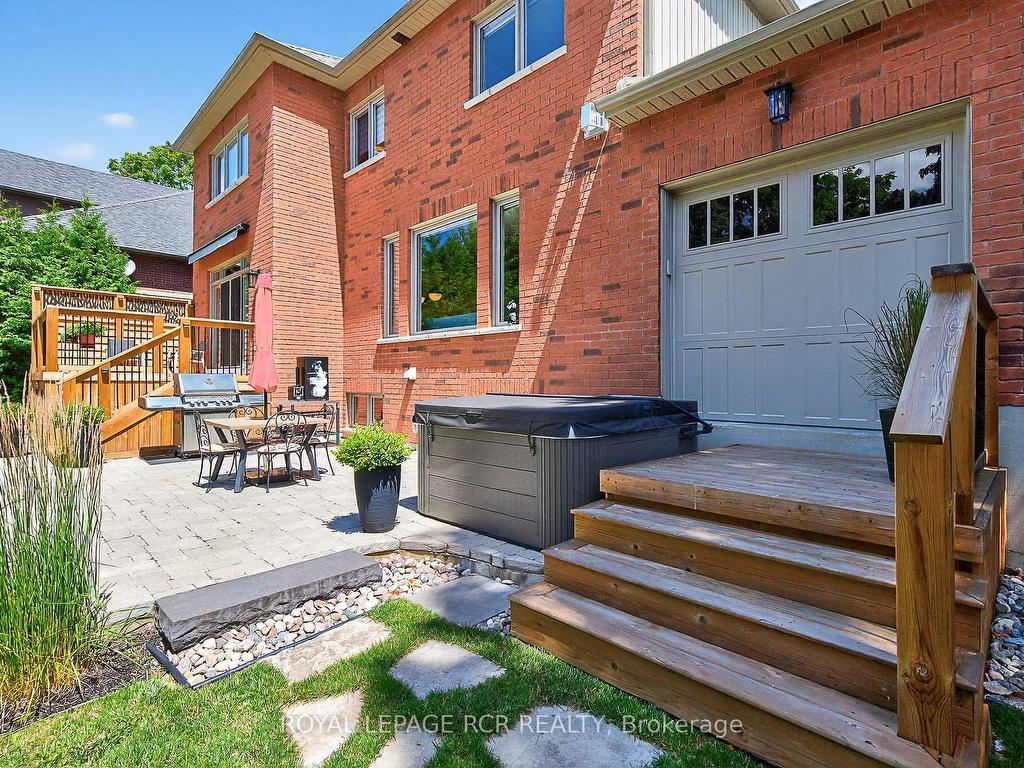 









42


Queen

Street,
Whitby,




ON
L1M 1C4

