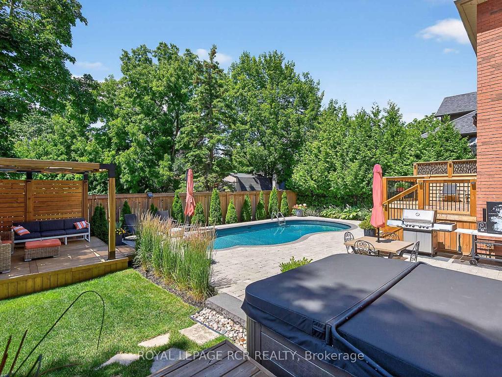 









42


Queen

Street,
Whitby,




ON
L1M 1C4

