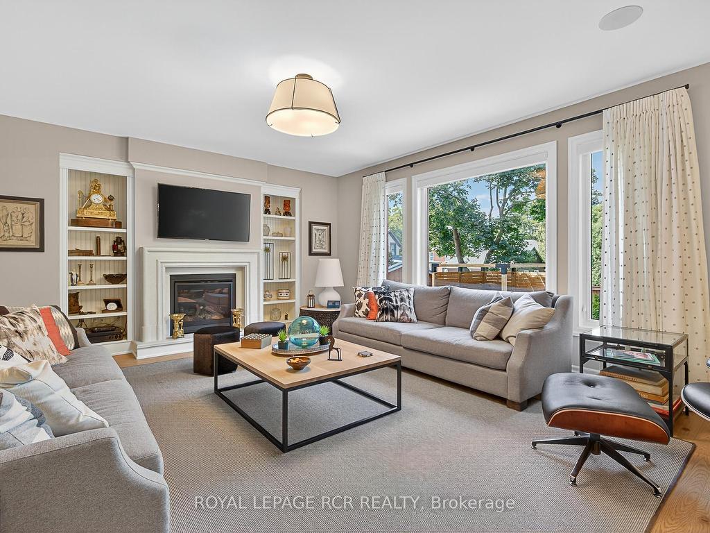 









42


Queen

Street,
Whitby,




ON
L1M 1C4


