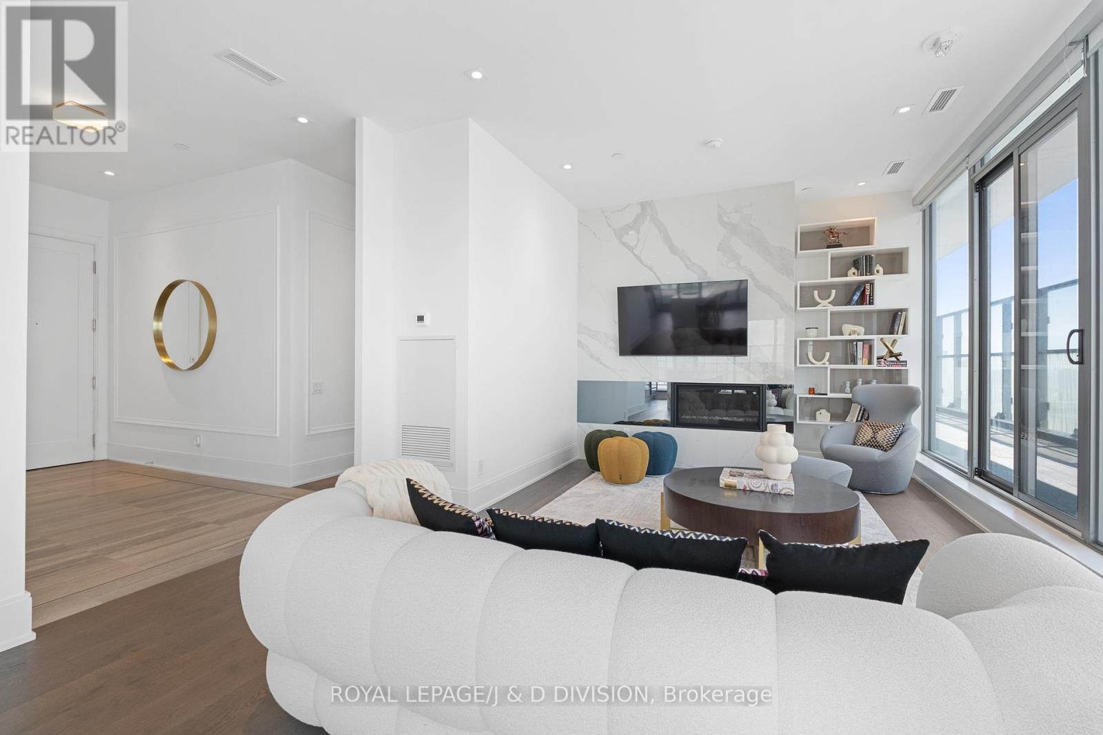 












PH 02 (5502) - 50 CHARLES STREET E

,
Toronto,




Ontario
M4Y0C3

