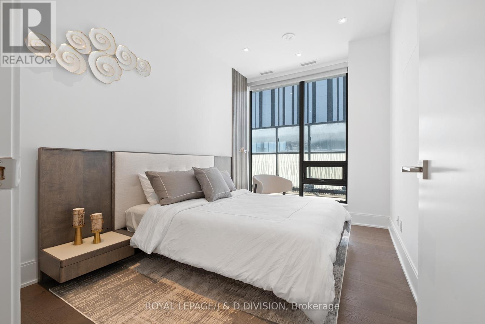 












PH 02 (5502) - 50 CHARLES STREET E

,
Toronto,




Ontario
M4Y0C3

