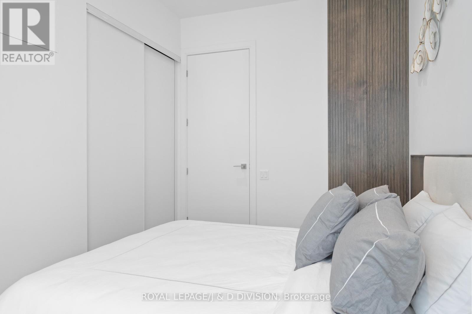 












PH 02 (5502) - 50 CHARLES STREET E

,
Toronto,




Ontario
M4Y0C3

