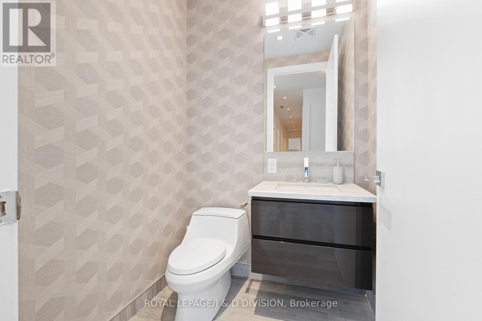 












PH 02 (5502) - 50 CHARLES STREET E

,
Toronto,




Ontario
M4Y0C3

