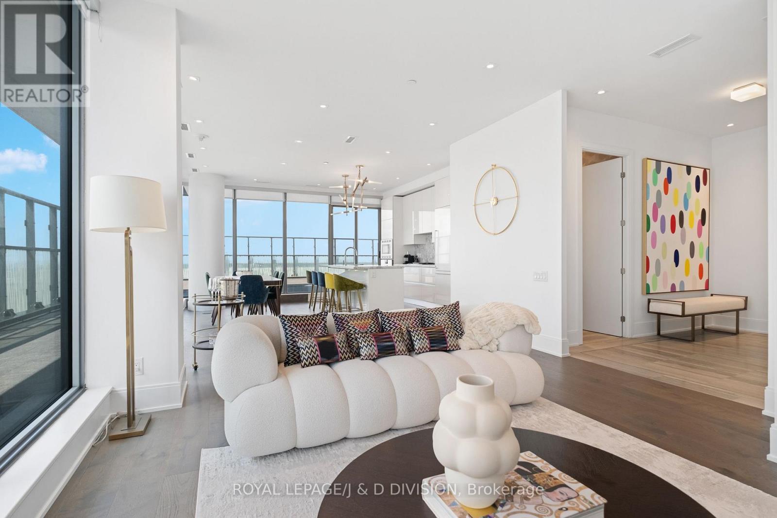 












PH 02 (5502) - 50 CHARLES STREET E

,
Toronto,




Ontario
M4Y0C3

