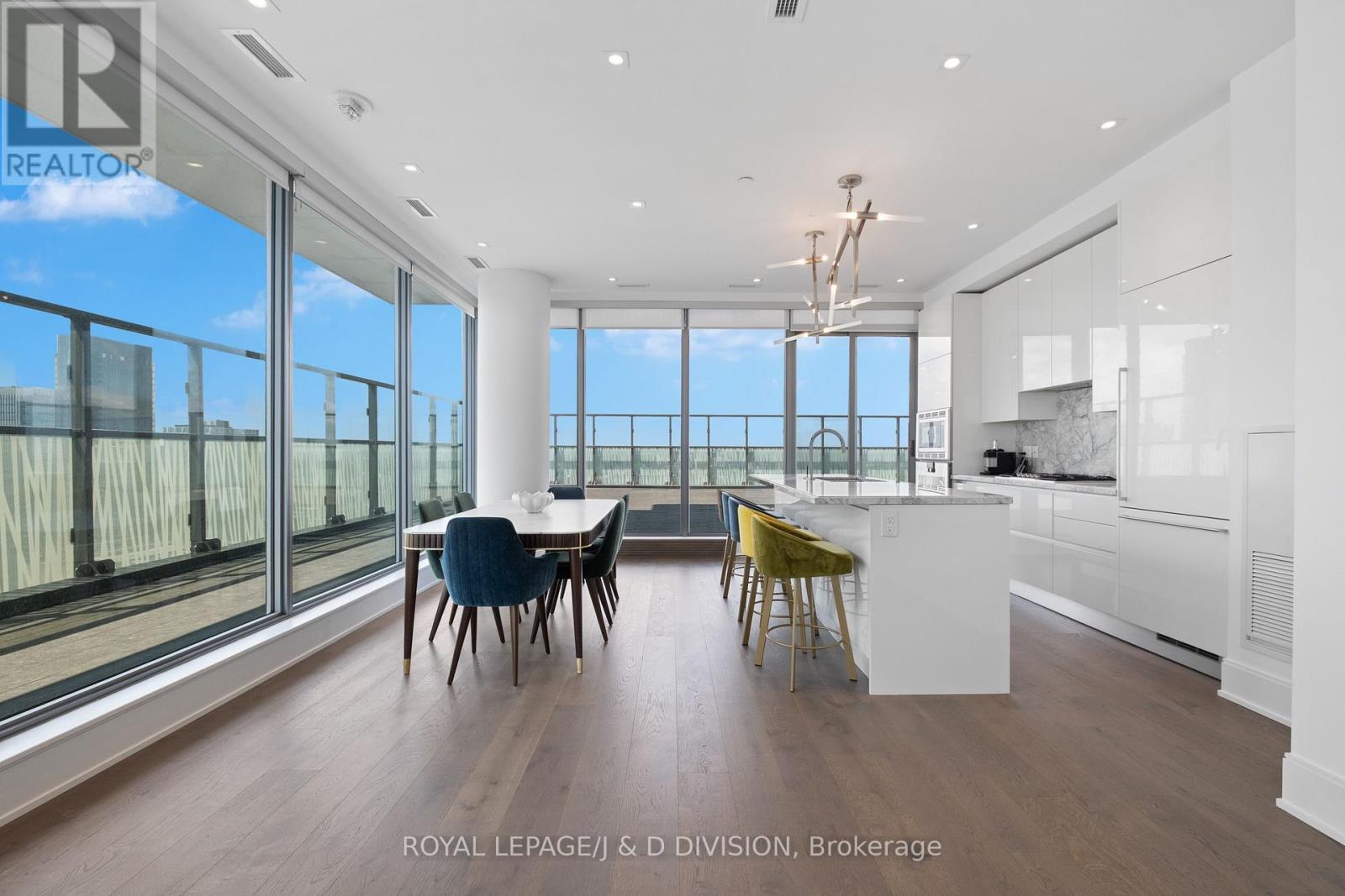 












PH 02 (5502) - 50 CHARLES STREET E

,
Toronto,




Ontario
M4Y0C3

