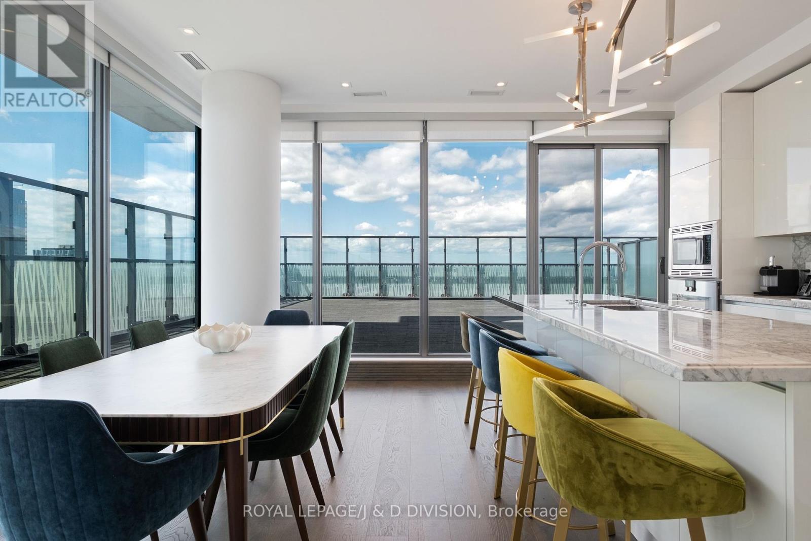 












PH 02 (5502) - 50 CHARLES STREET E

,
Toronto,




Ontario
M4Y0C3

