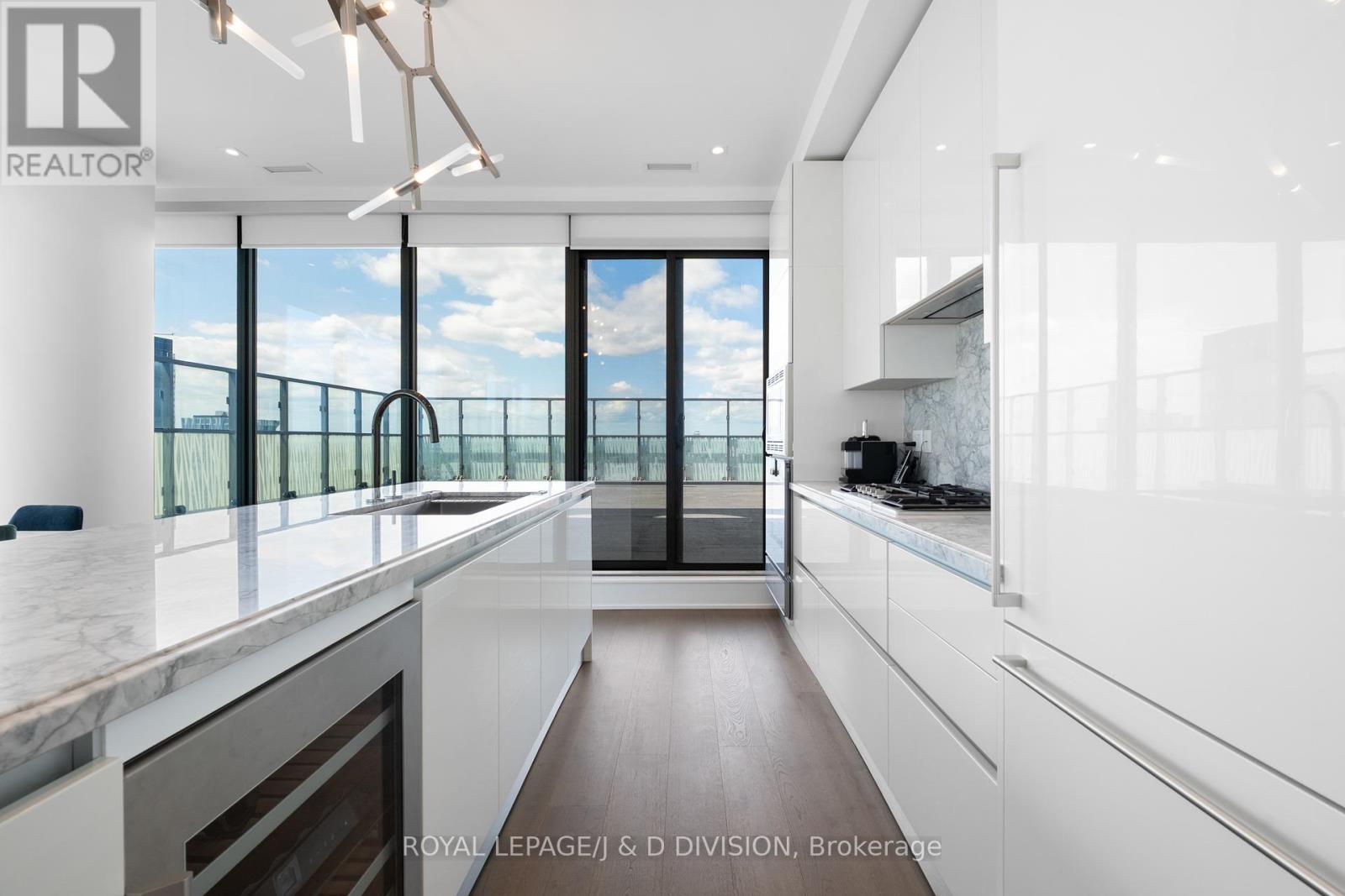 












PH 02 (5502) - 50 CHARLES STREET E

,
Toronto,




Ontario
M4Y0C3

