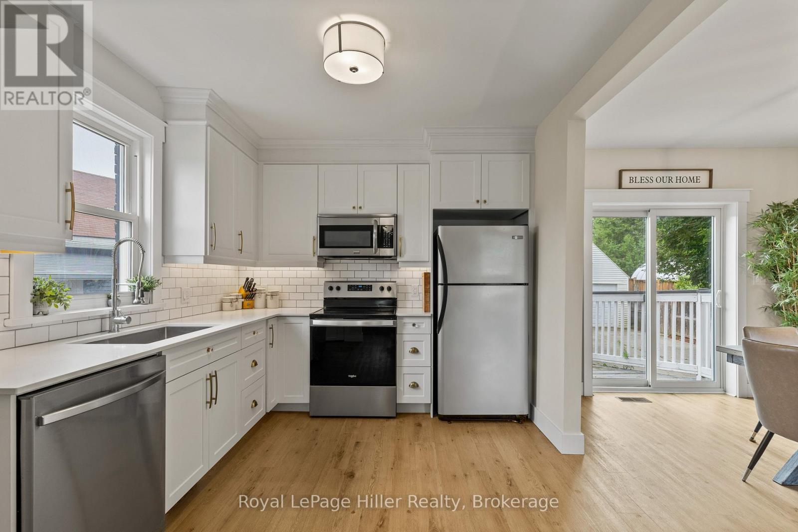 












65 GUELPH STREET

,
Stratford,




Ontario
N5A3W7

