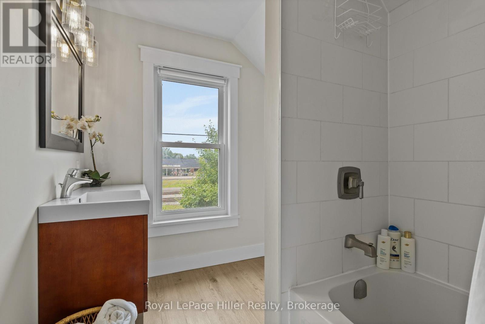 












65 GUELPH STREET

,
Stratford,




Ontario
N5A3W7

