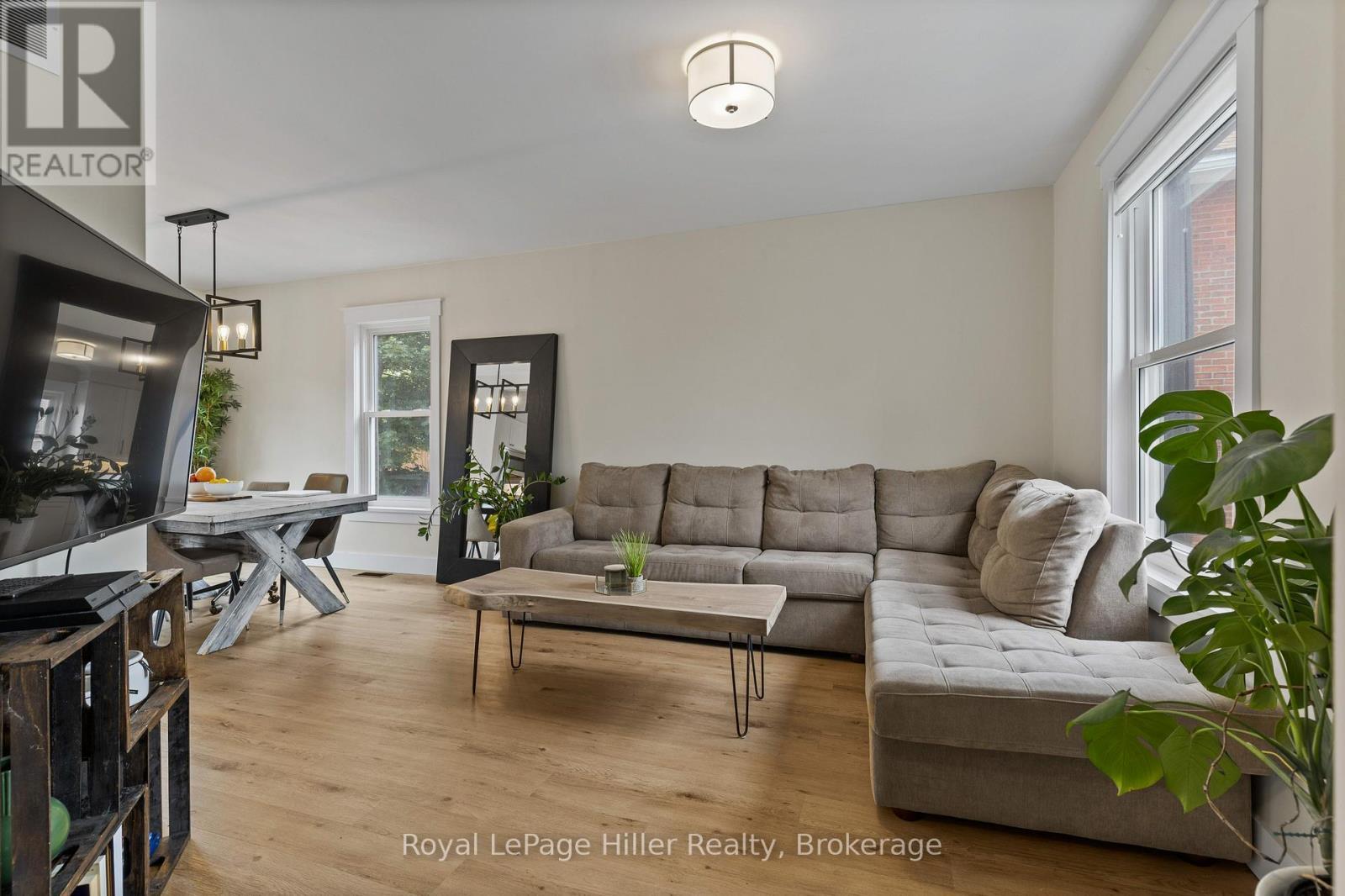 












65 GUELPH STREET

,
Stratford,




Ontario
N5A3W7

