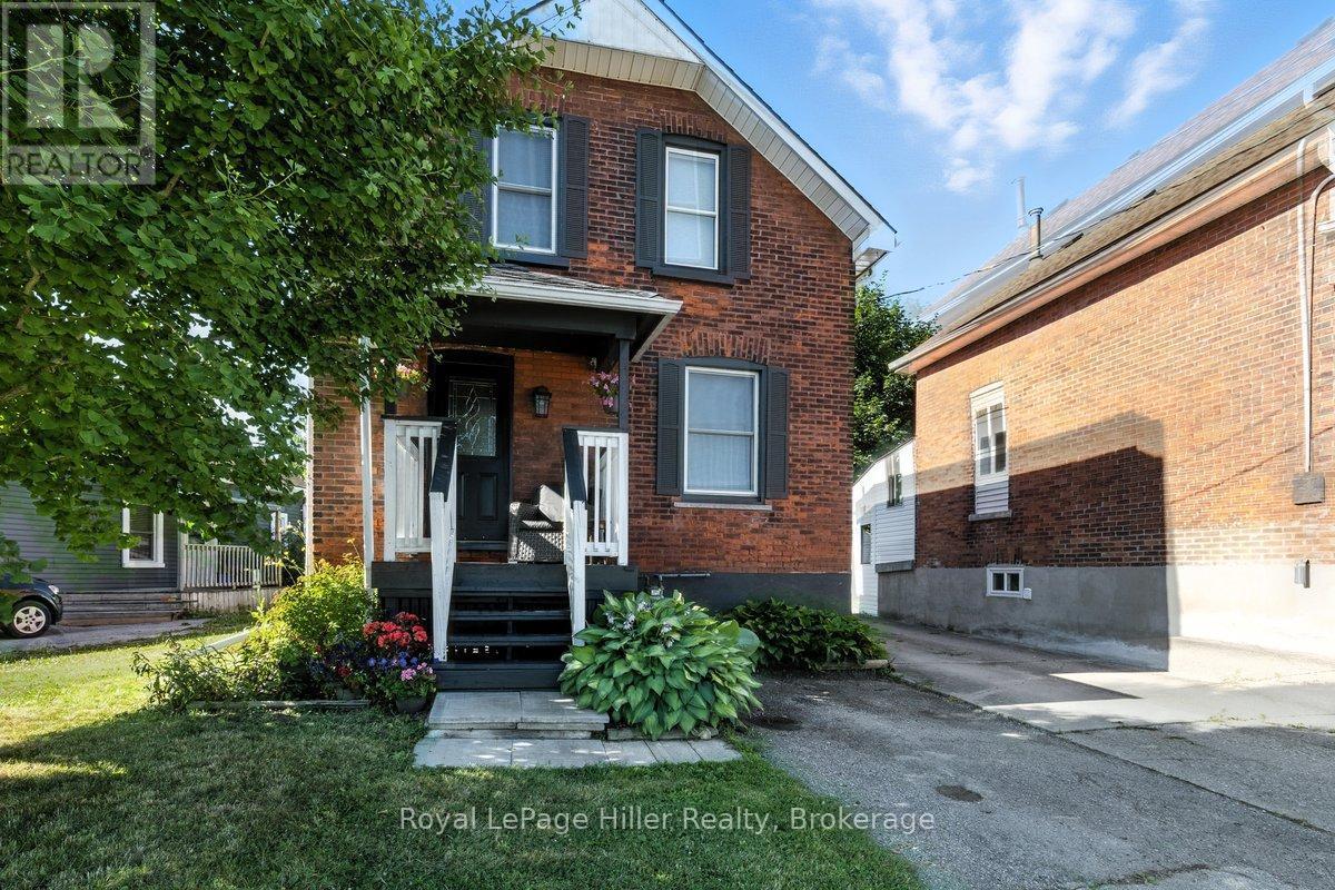 












65 GUELPH STREET

,
Stratford,




Ontario
N5A3W7


