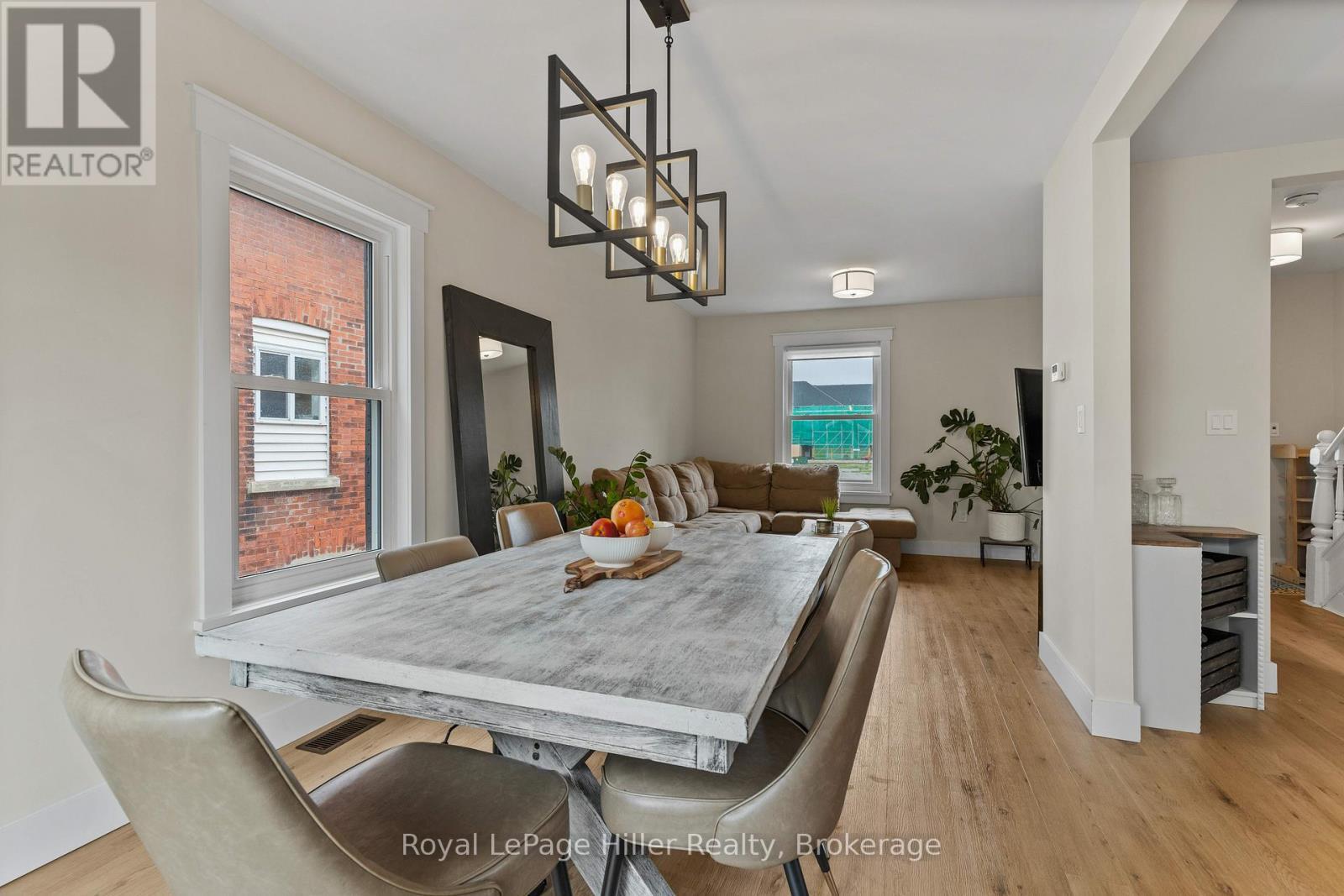 












65 GUELPH STREET

,
Stratford,




Ontario
N5A3W7

