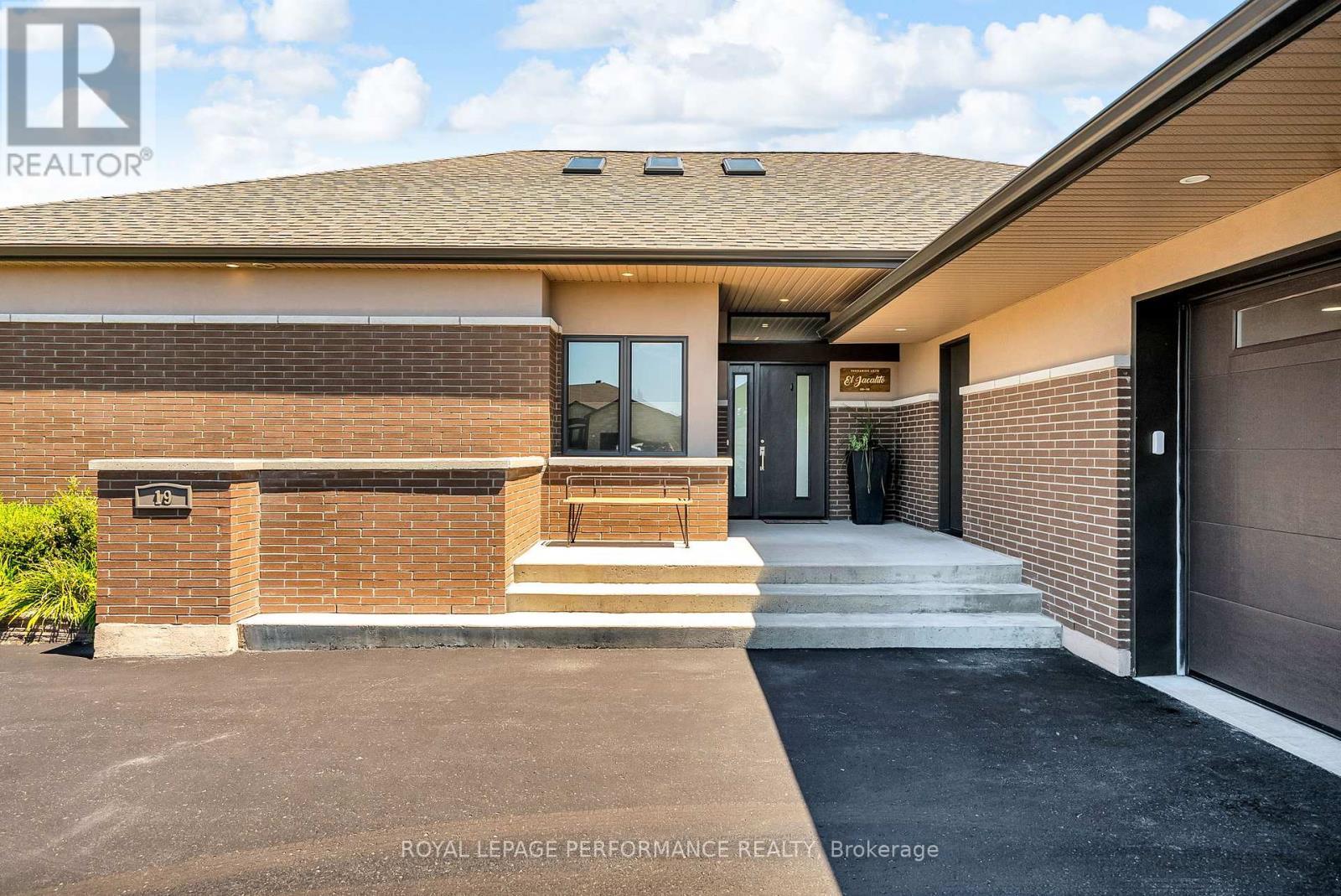 












19 GEORGE PATRICK DRIVE

,
South Stormont,




Ontario
K0C1P0

