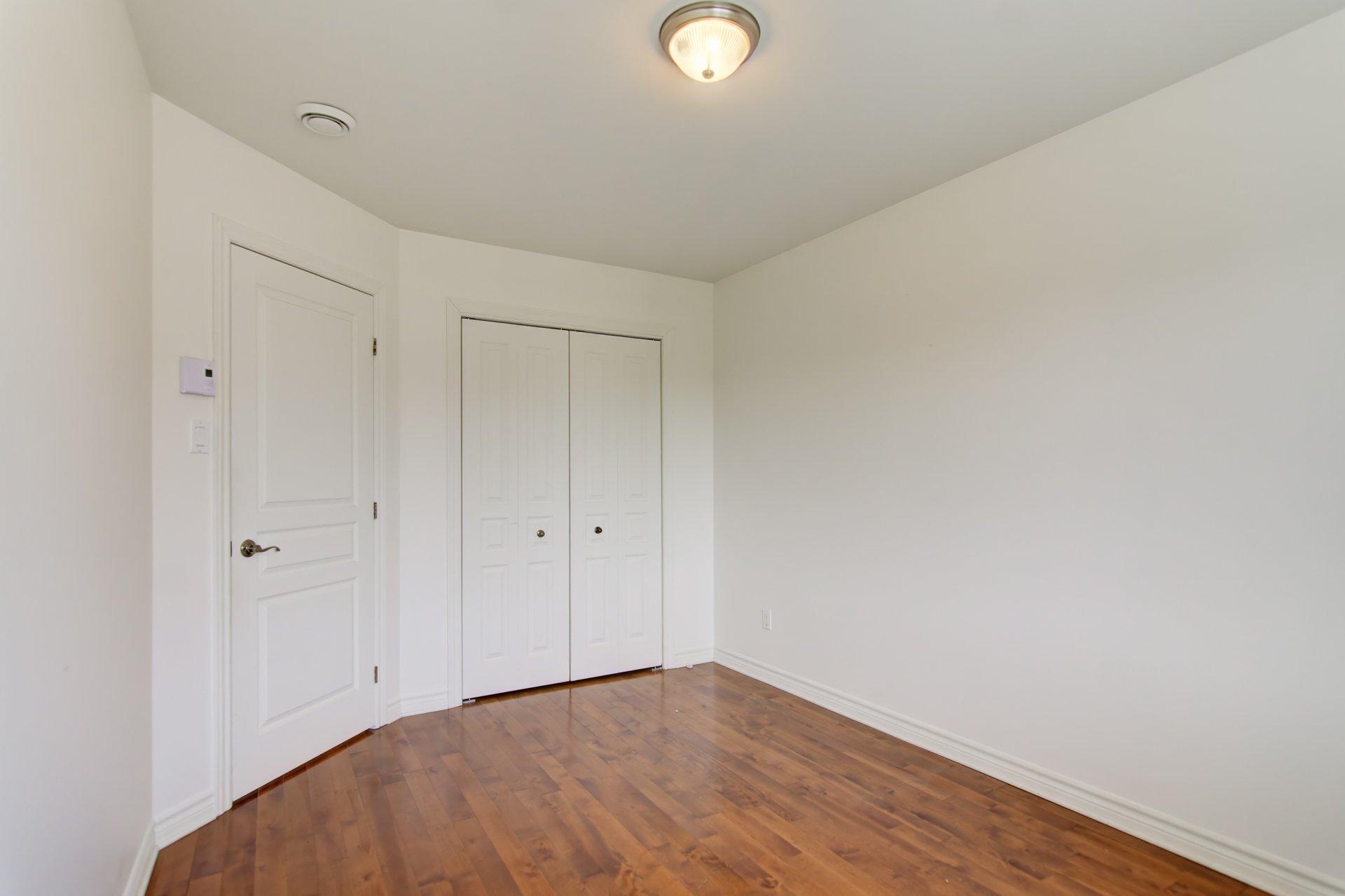 









8165


Rue Louisbourg

,
Brossard,




QC
J4Y0H6

