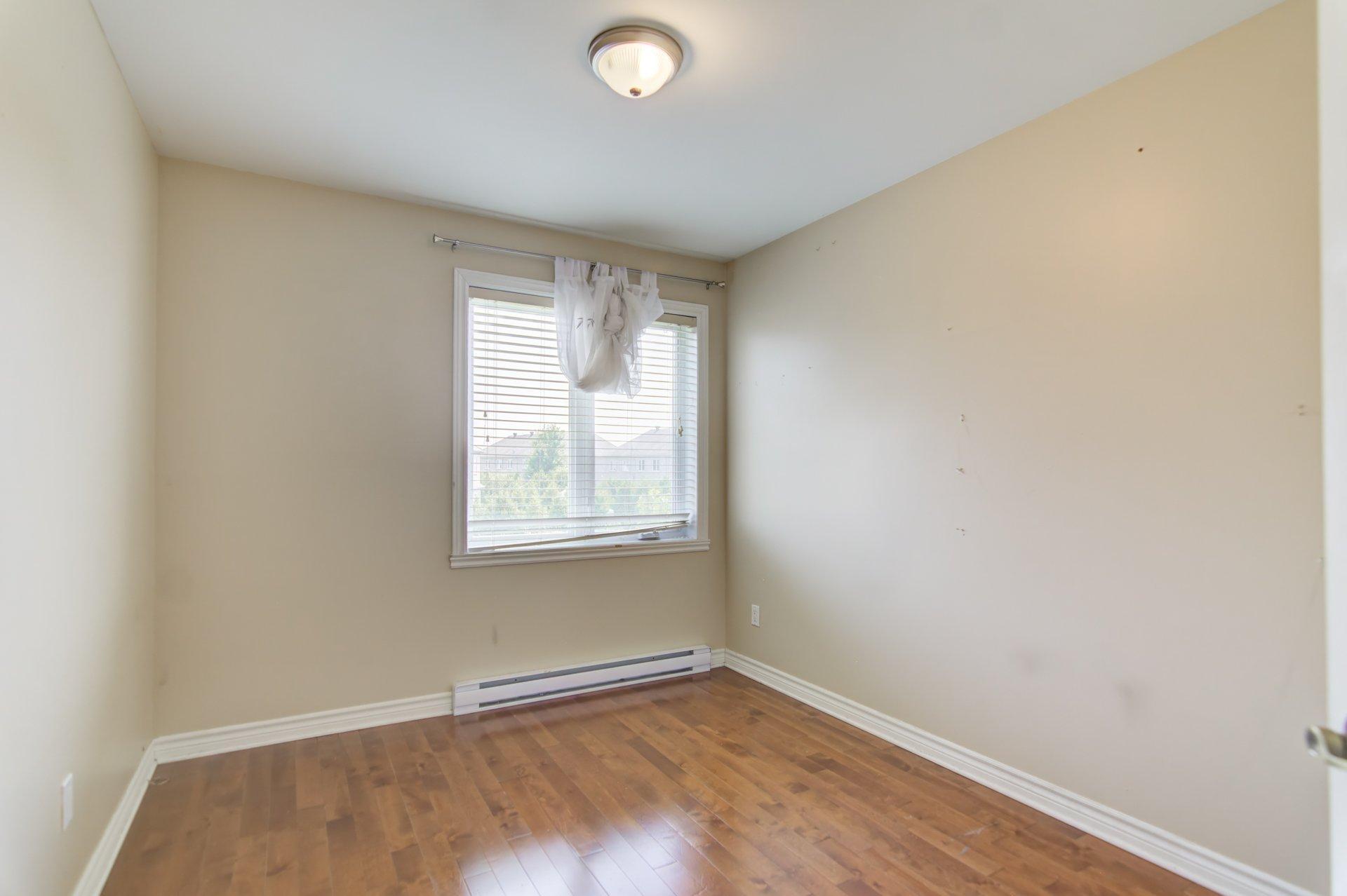 









8165


Rue Louisbourg

,
Brossard,




QC
J4Y0H6

