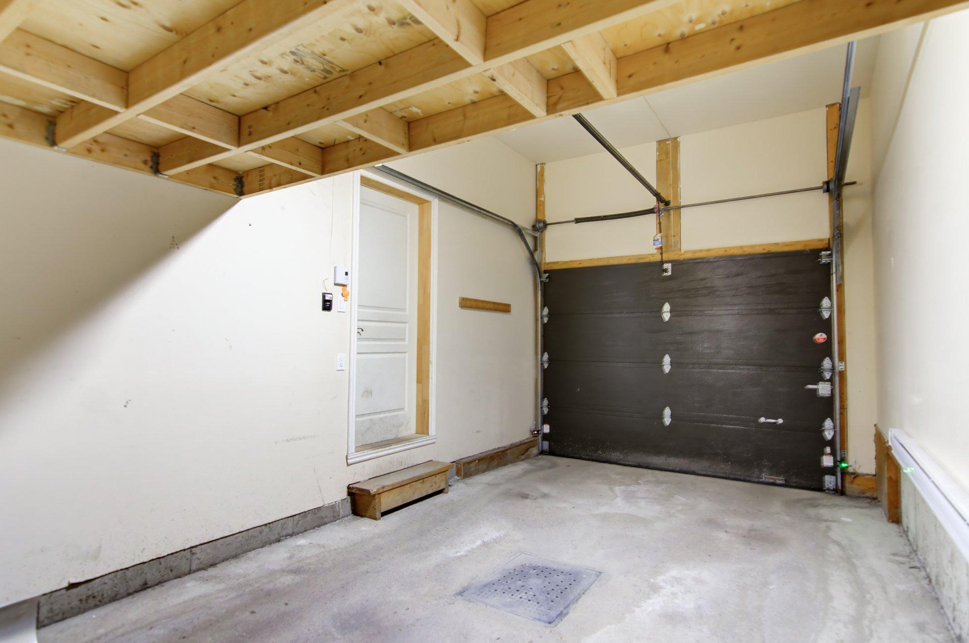 









8165


Rue Louisbourg

,
Brossard,




QC
J4Y0H6

