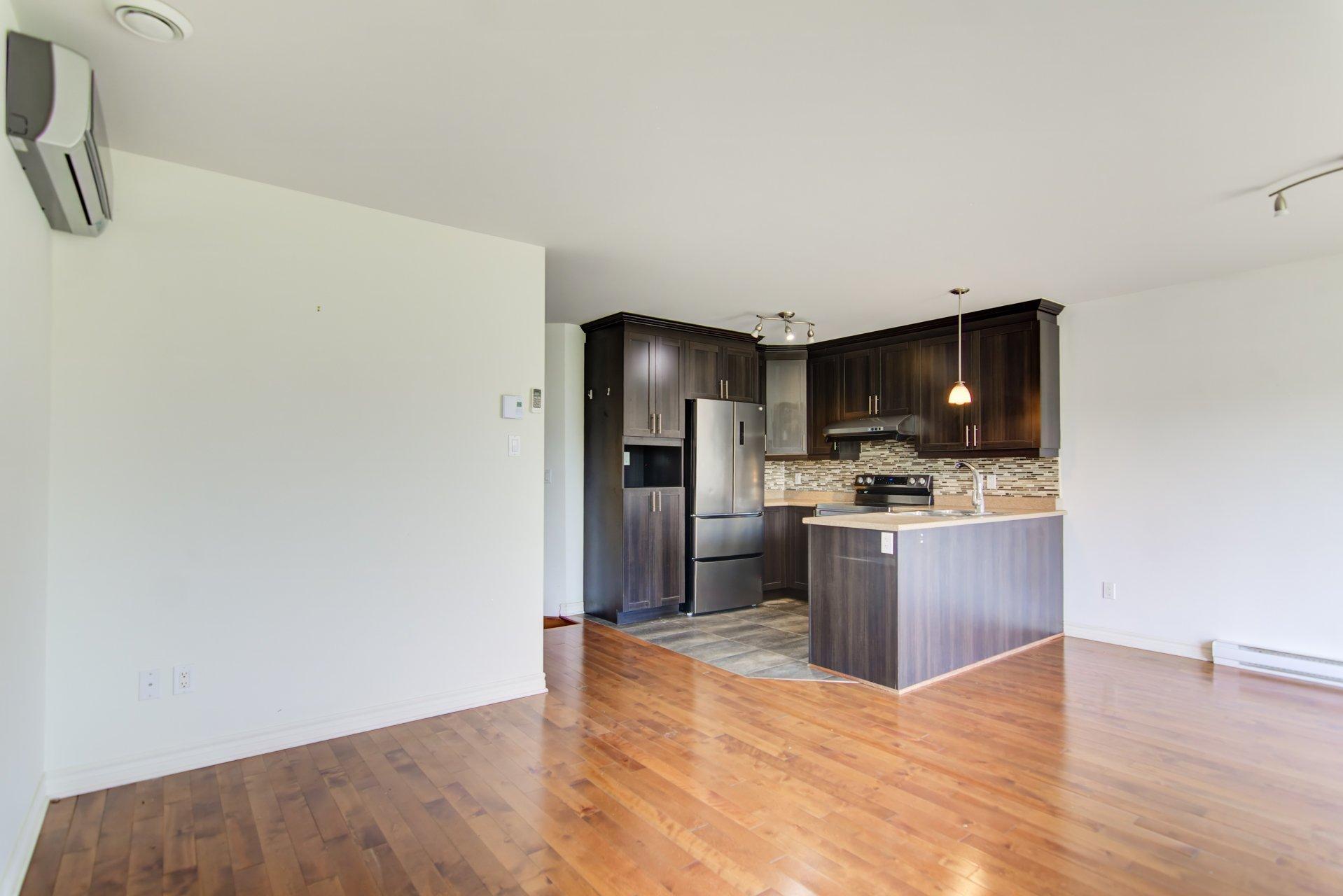 









8165


Rue Louisbourg

,
Brossard,




QC
J4Y0H6

