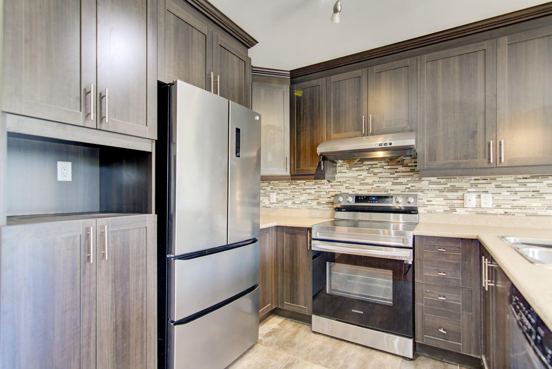 









8165


Rue Louisbourg

,
Brossard,




QC
J4Y0H6

