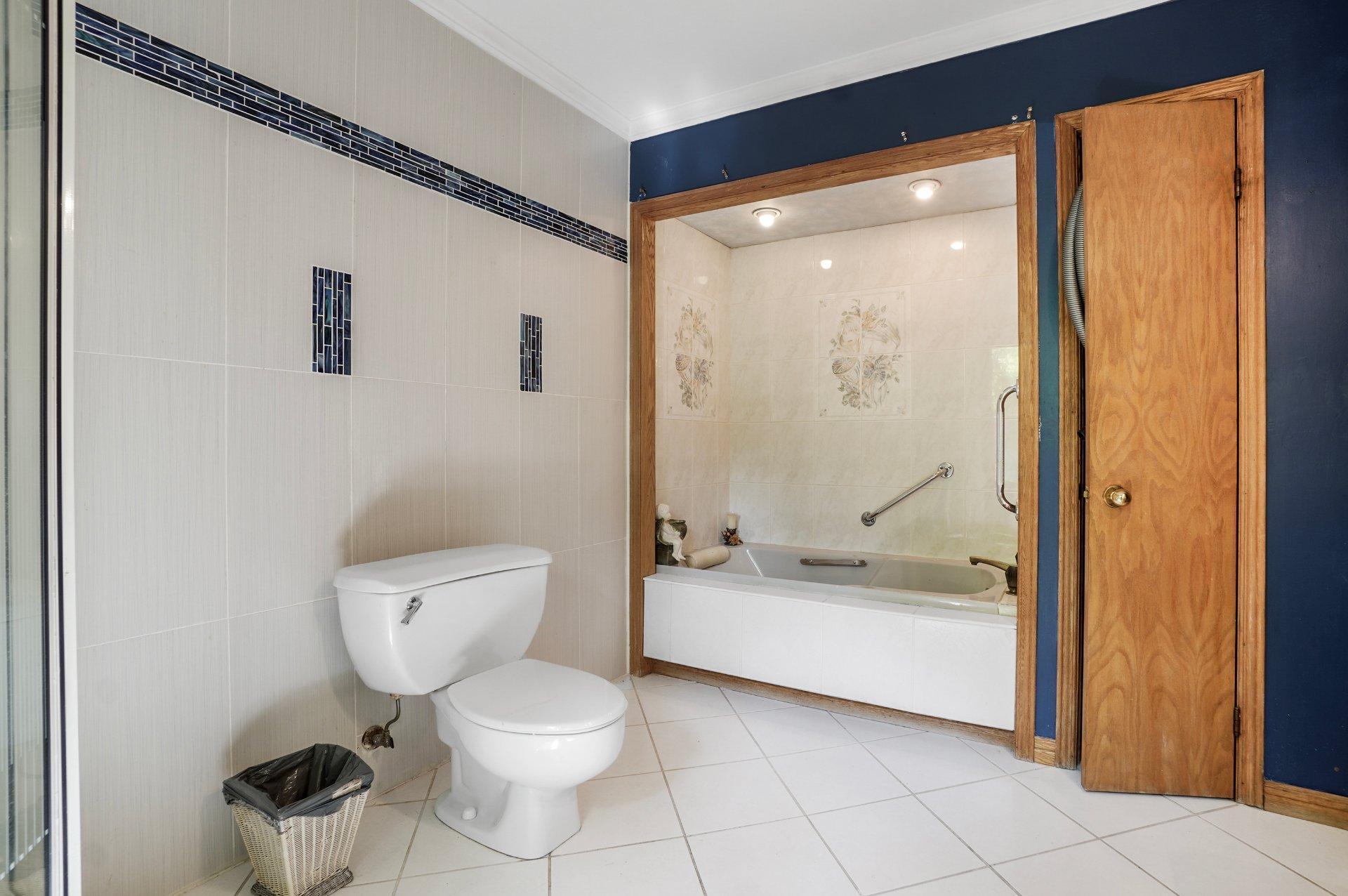 









1874


Rue des Tulipes

,
Carignan,




QC
J3L5E8

