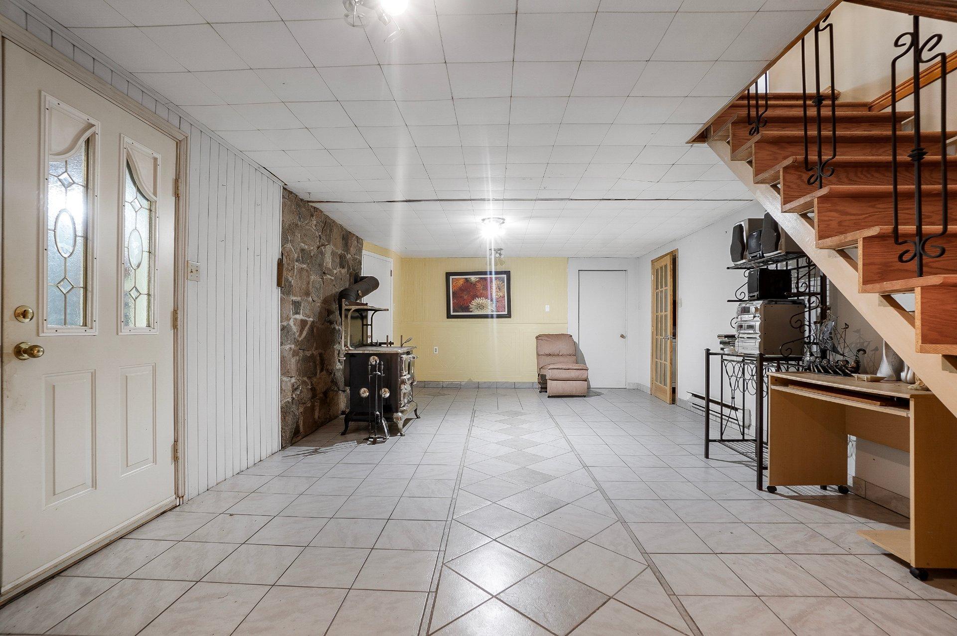 









1874


Rue des Tulipes

,
Carignan,




QC
J3L5E8

