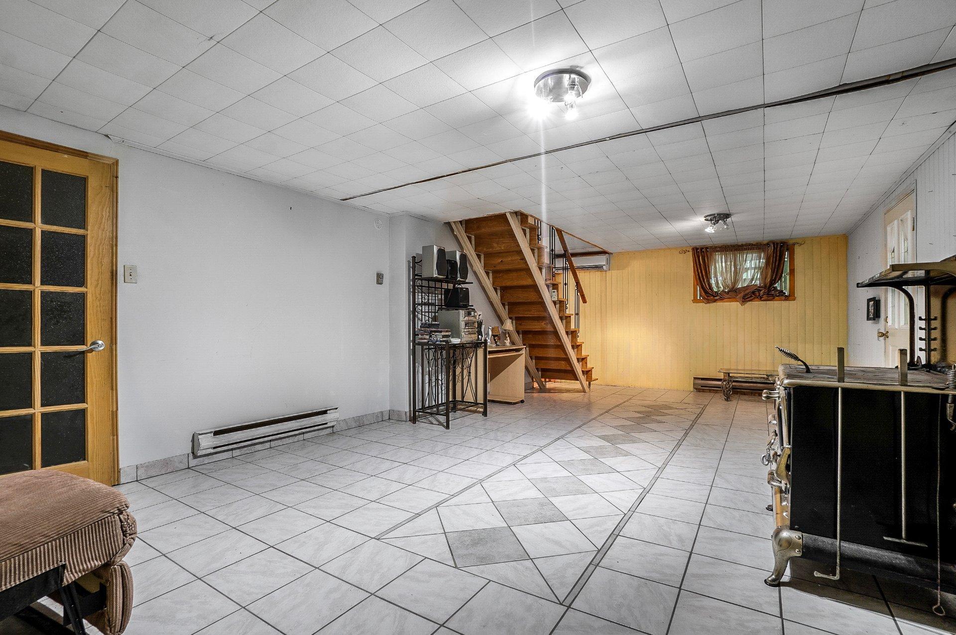 









1874


Rue des Tulipes

,
Carignan,




QC
J3L5E8

