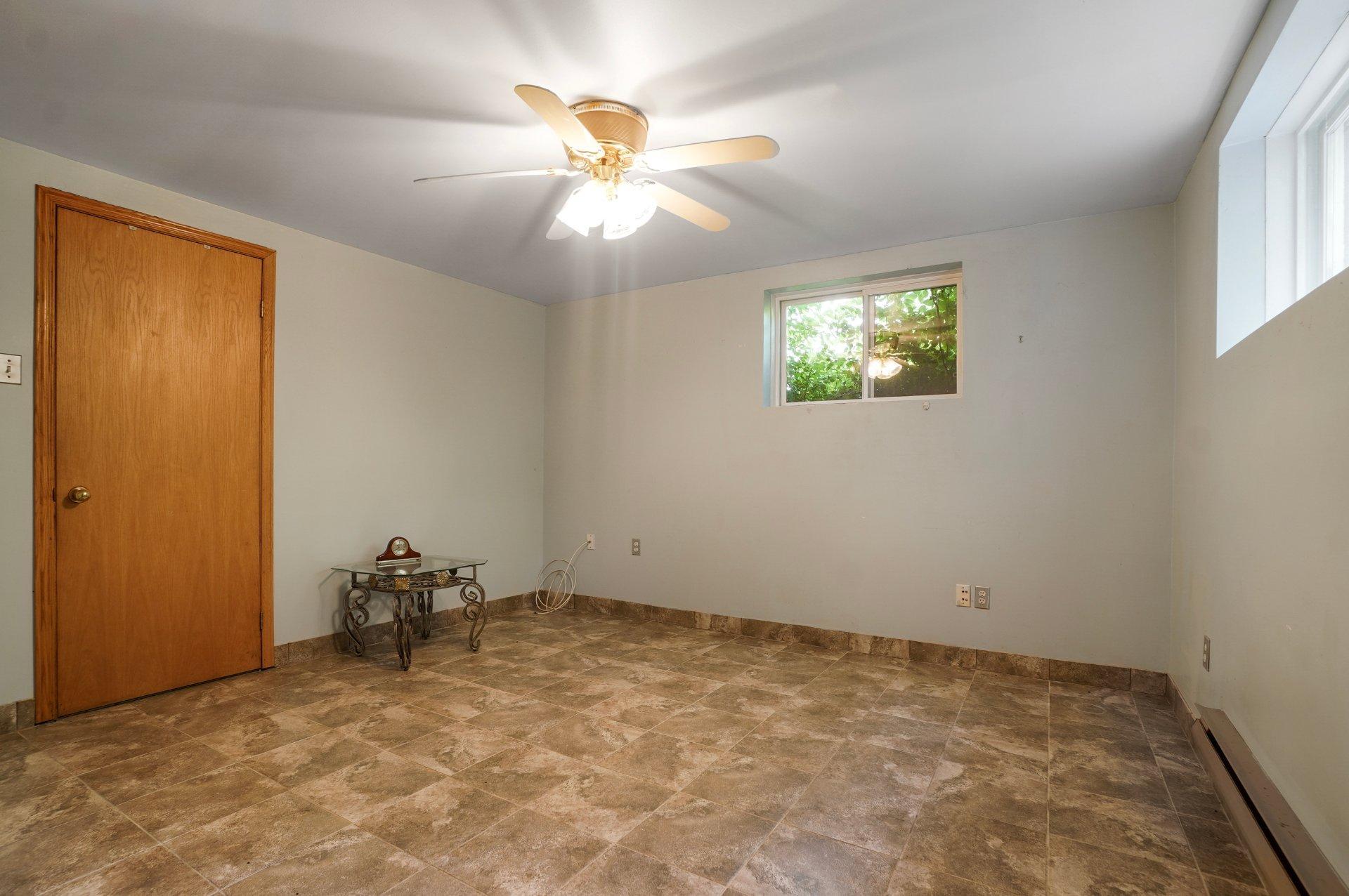 









1874


Rue des Tulipes

,
Carignan,




QC
J3L5E8

