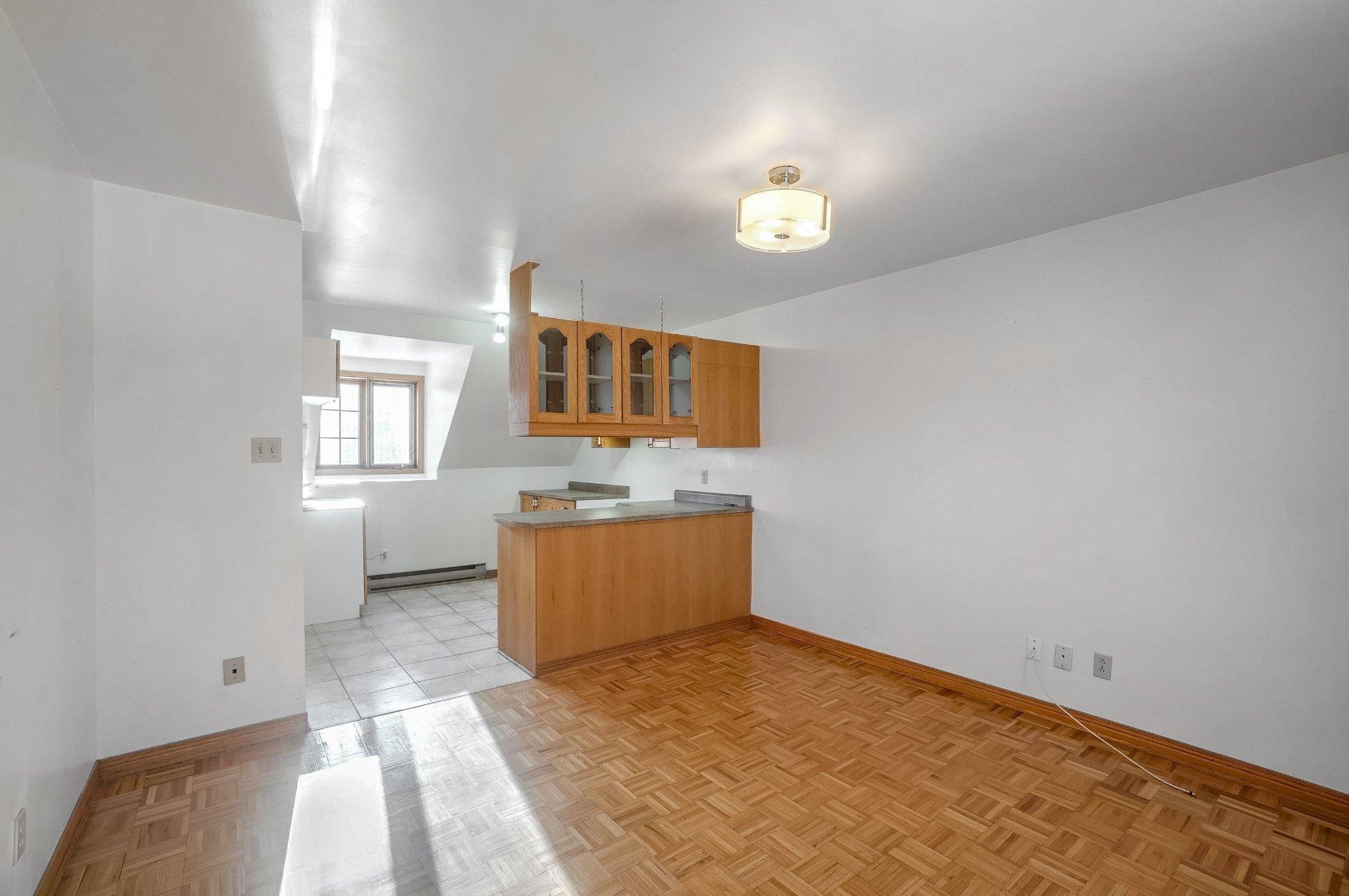 









1874


Rue des Tulipes

,
Carignan,




QC
J3L5E8

