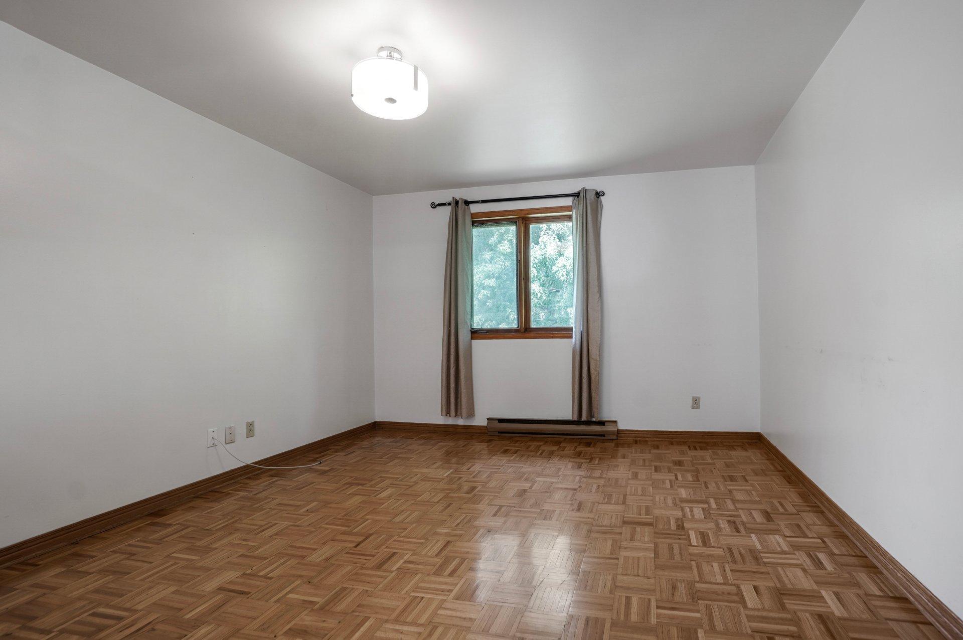 









1874


Rue des Tulipes

,
Carignan,




QC
J3L5E8

