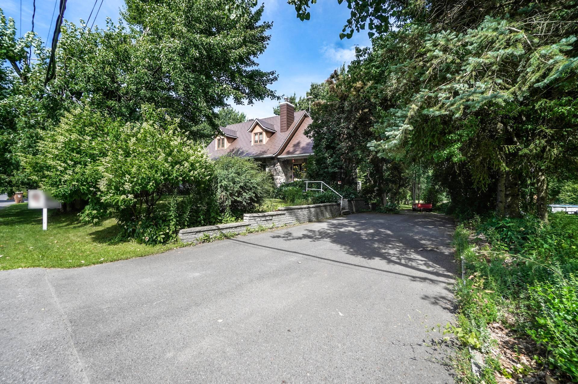









1874


Rue des Tulipes

,
Carignan,




QC
J3L5E8

